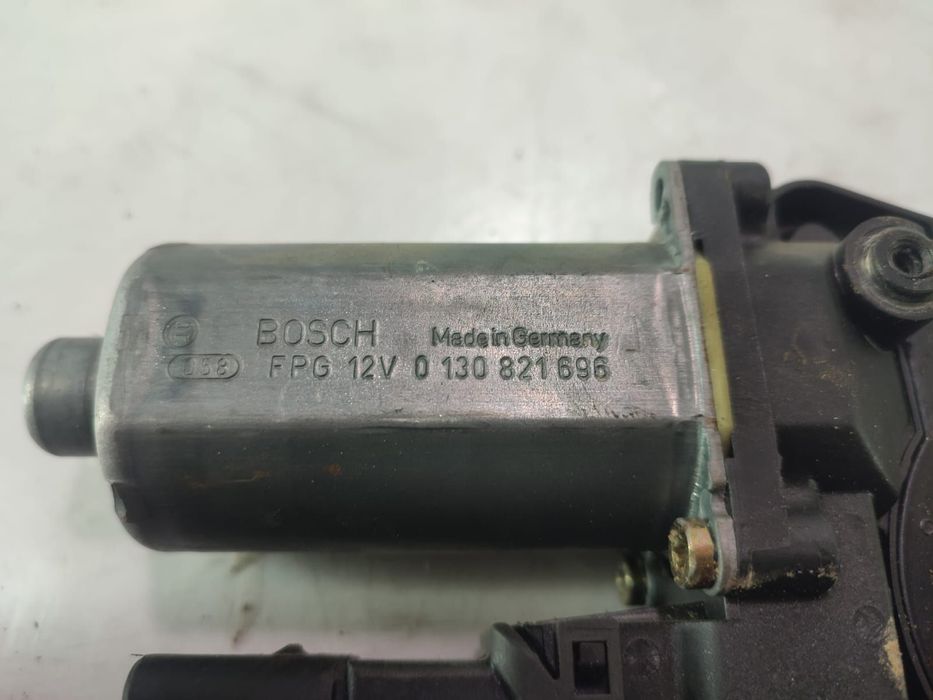 Motoras macara geam dreapta spate 0130821696 Volkswagen VW Passat B5