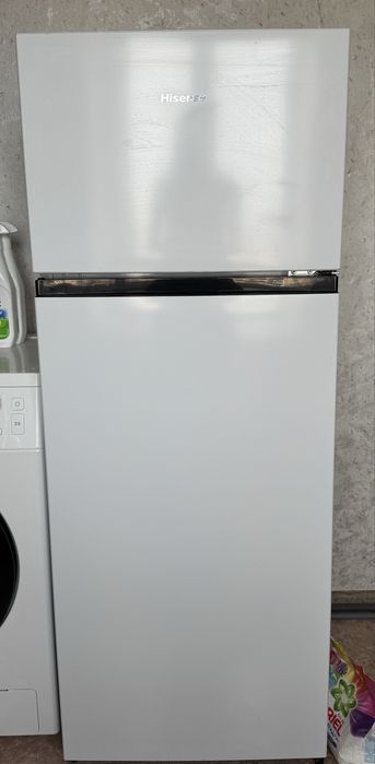 Продам холодильник Хайсенс