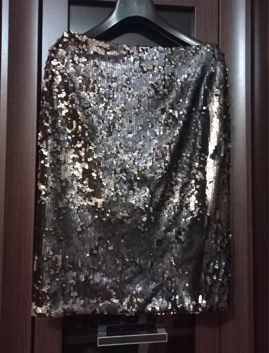 Fustă dreaptă,  midi, cu paiete, de ocazie.