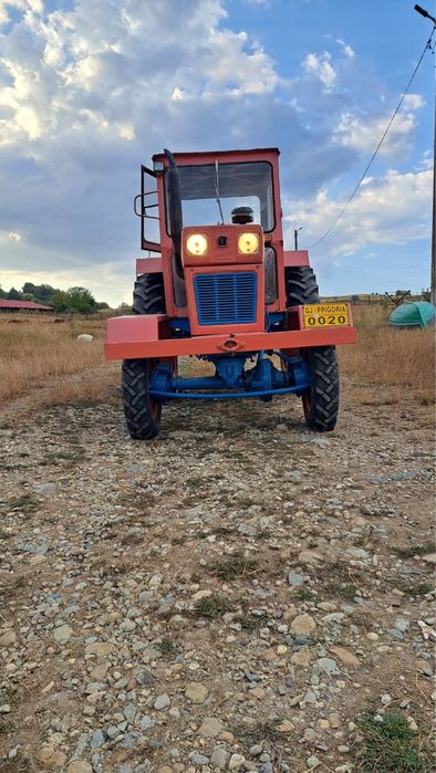 Vând tractor U651