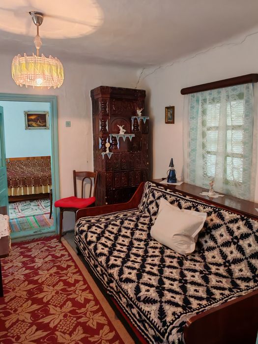 Casa bătrânească de vanzare