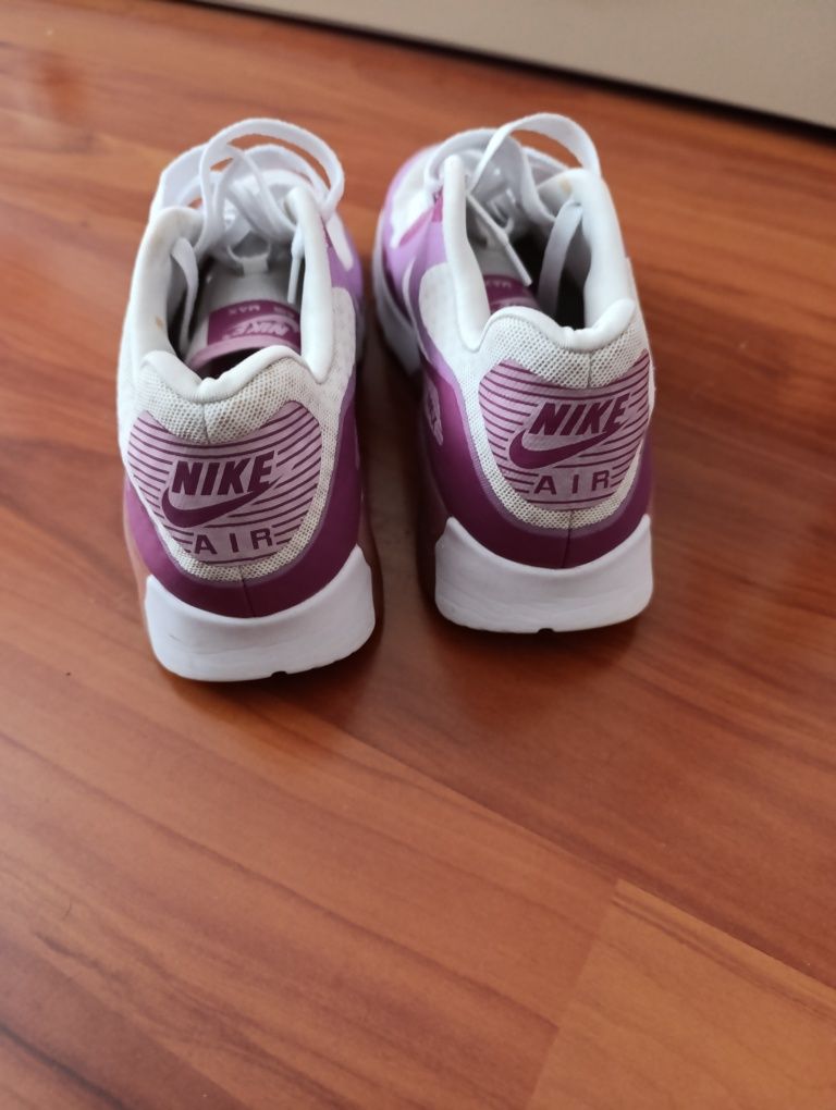 Маратонки Nike air max