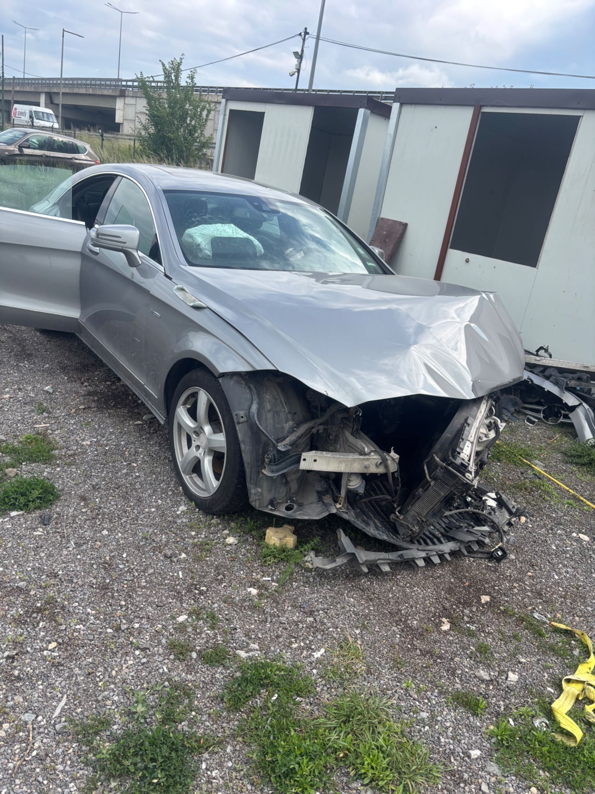 Продавам части за Мерцедес CLS 350 2012