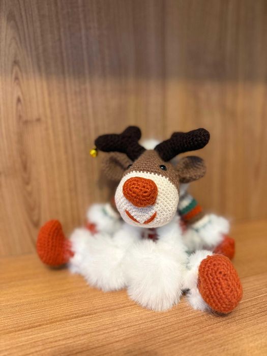 Papusă ren tricotată handmade – cadoul perfect de iarnă