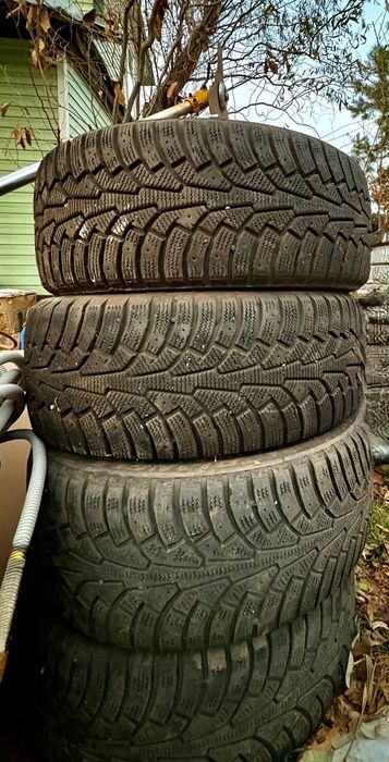 Комплект зимних шин 215*45*R17