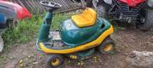 Tractoras tuns gazonul