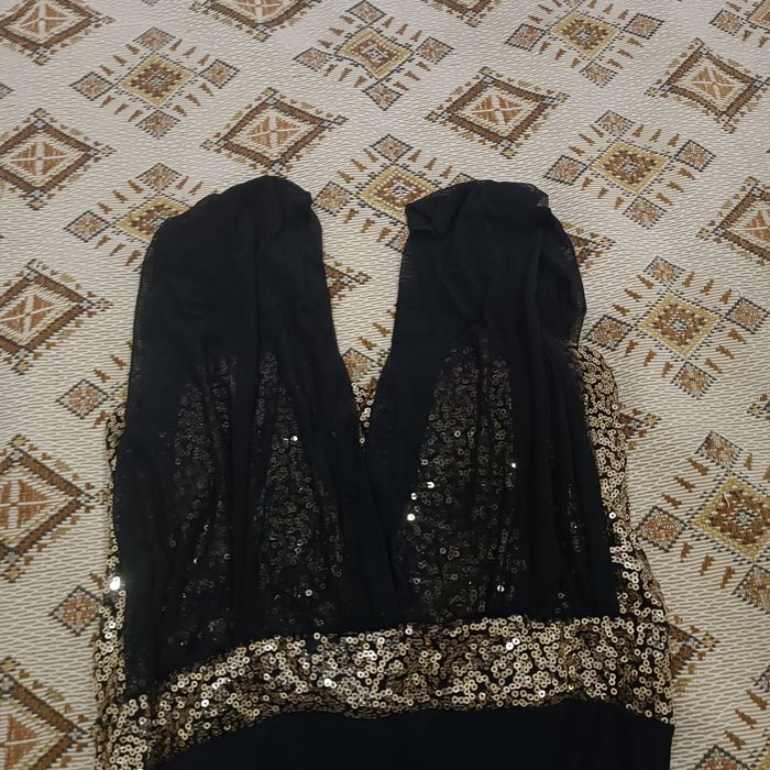 Къса секс рокличка с златисти паети