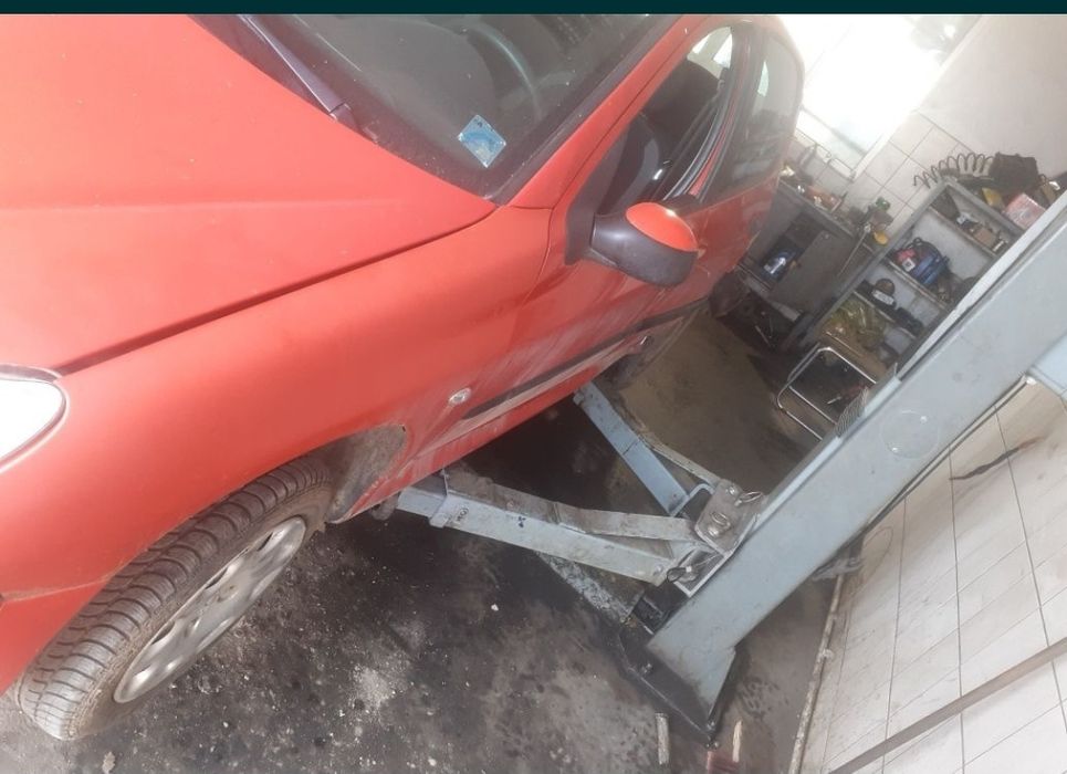 Dezmembrez Peugeot 206 1.4 benzina/1.4 diesel