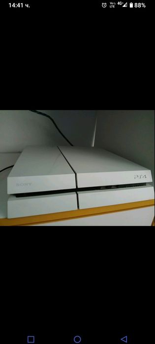 Продавам плейстейшън 4