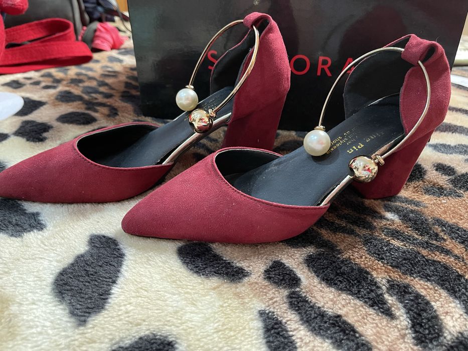 Sandale elegante de catifea  Culoarea rosu inchis