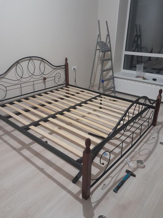 Отдам кравать двухспальную.