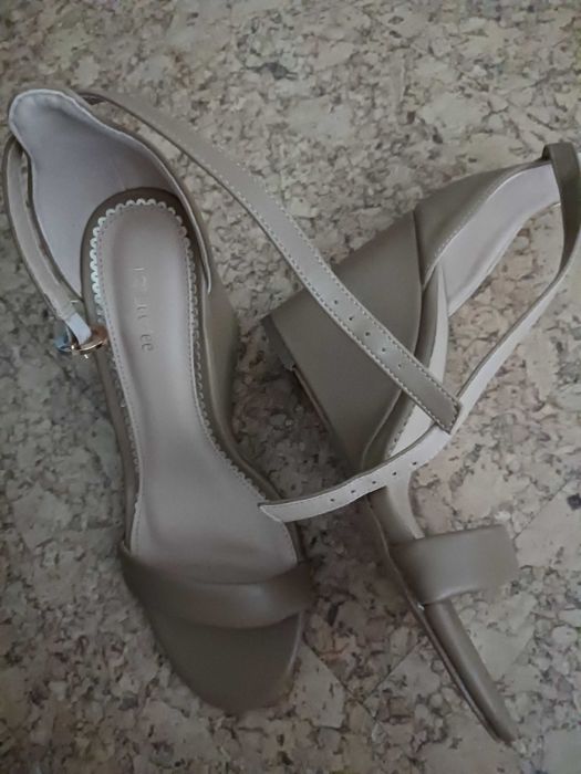 Продавам сандали маркови