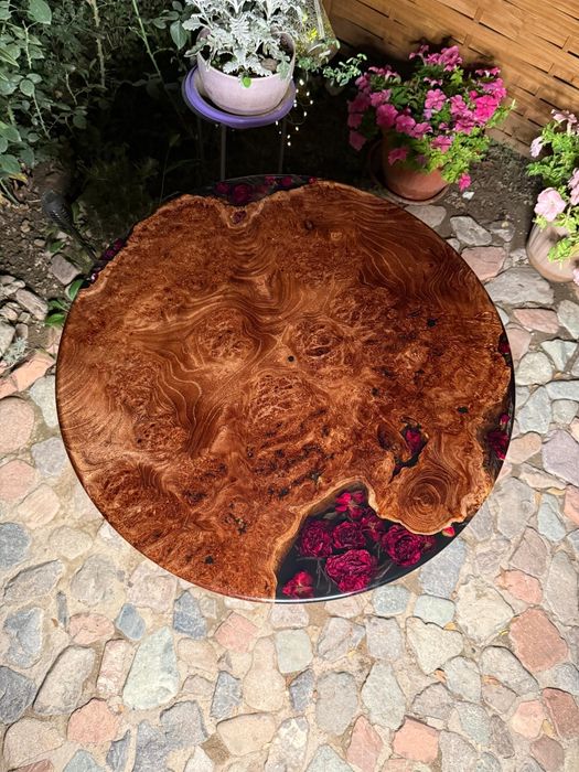 Стол журнальный из натурального дерева