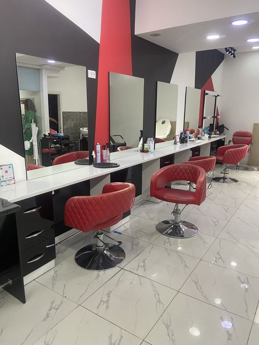 Сдам парикмахерское кресло женскому мастеру