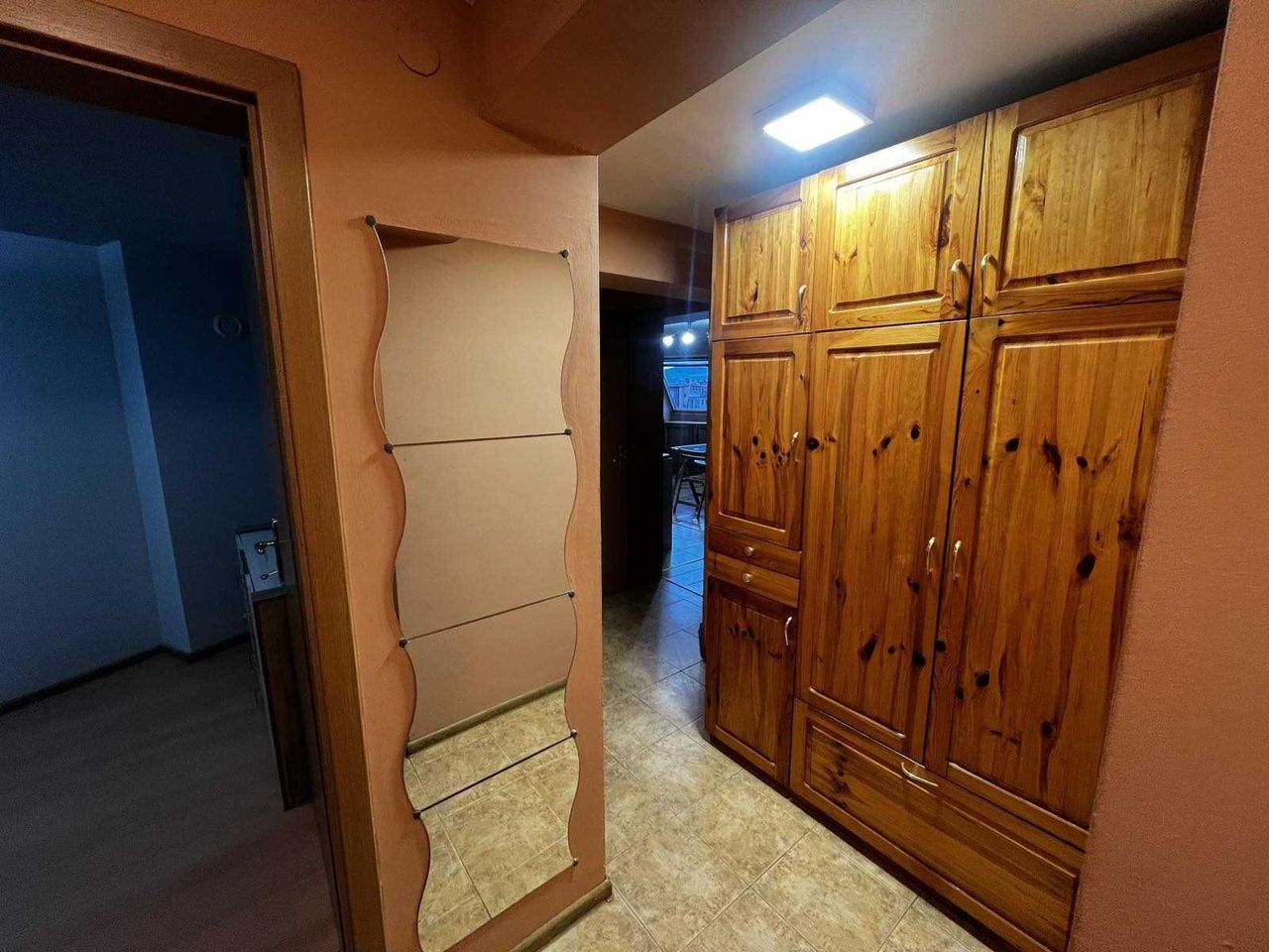 Продава се Двустаен апартамент в София, Център - 60 кв.м за 3000 €/кв.м - Снимка #1