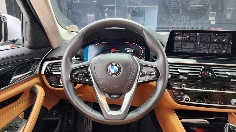 BMW 5-Series 520i Luxury