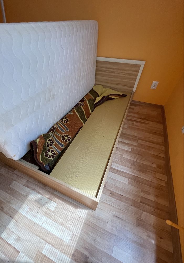 Спалня с два матрака