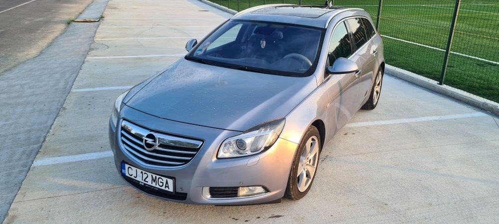 Vând Opel Insignia