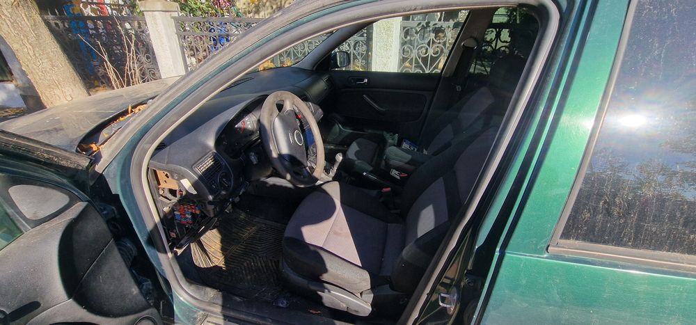 Dezmembrez golf 4 1.4 16 v