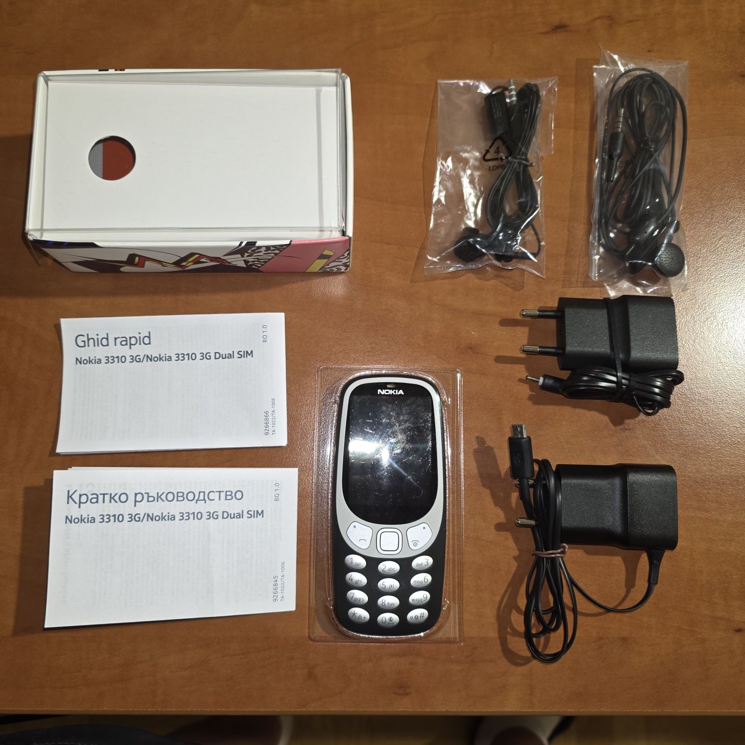 Nokia 3310 с 2 зарядни и 2 нови слушалки