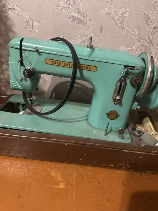 Продам швейную машинку на запчасти