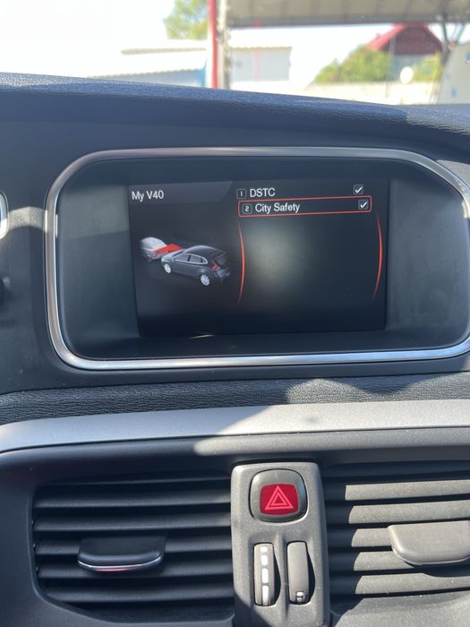 Volvo v40  D2 anul 2014