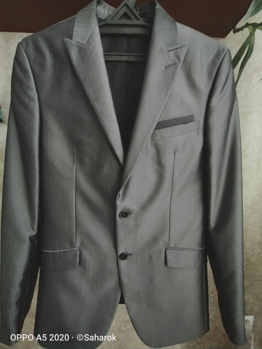 Продам мужской костюм тройка в отличном состоянии.