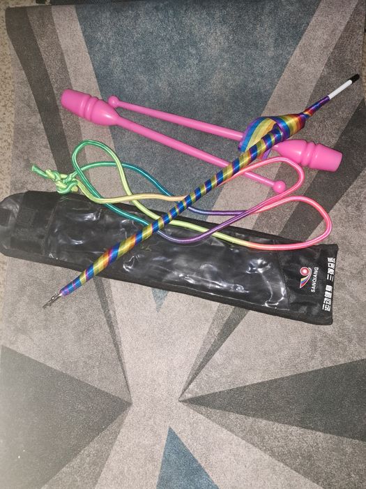 Булавы- принадлежности для художественной гимнастики