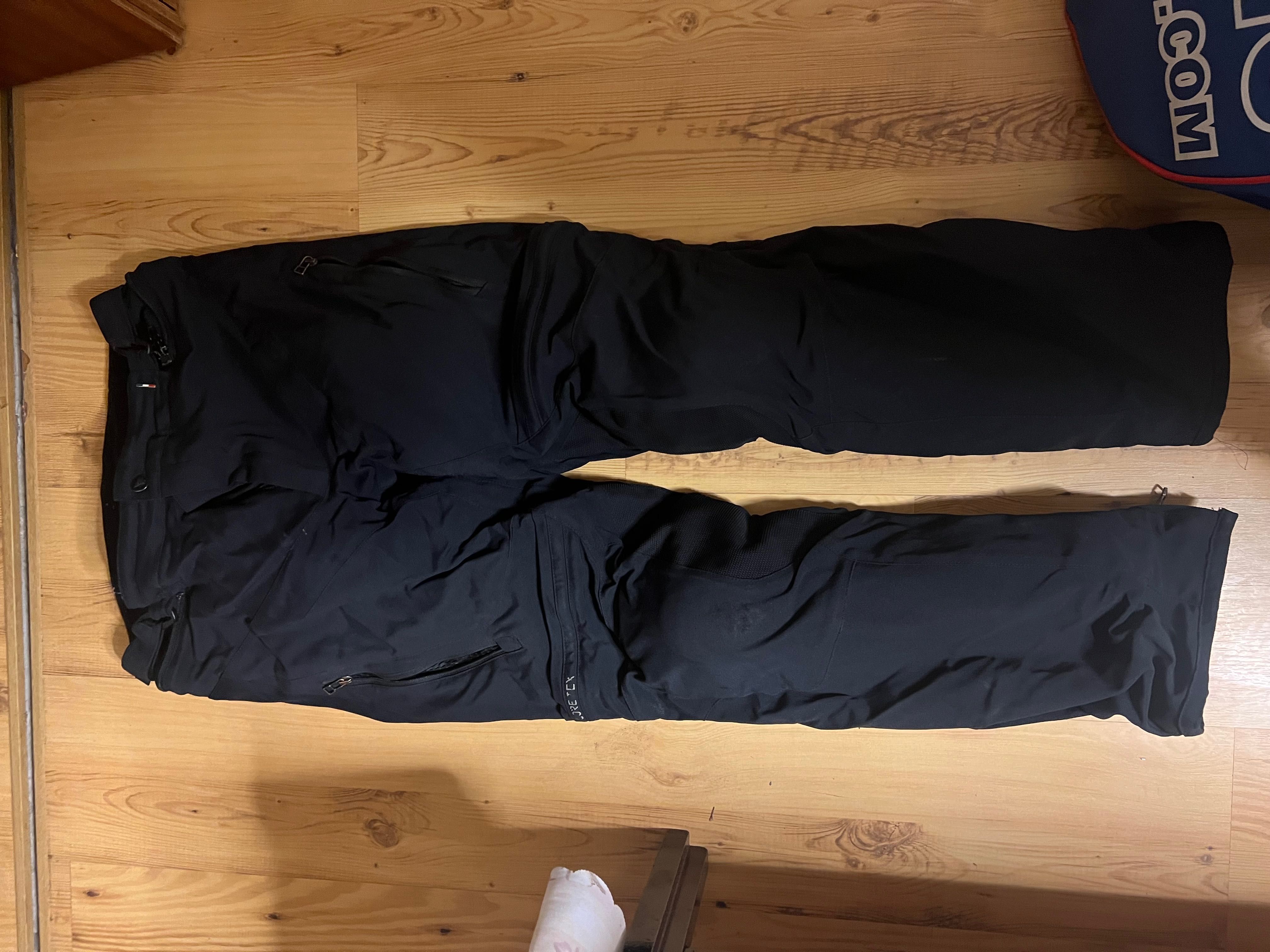 Продавам моторджийски екип  DAINESE- GORE TEX