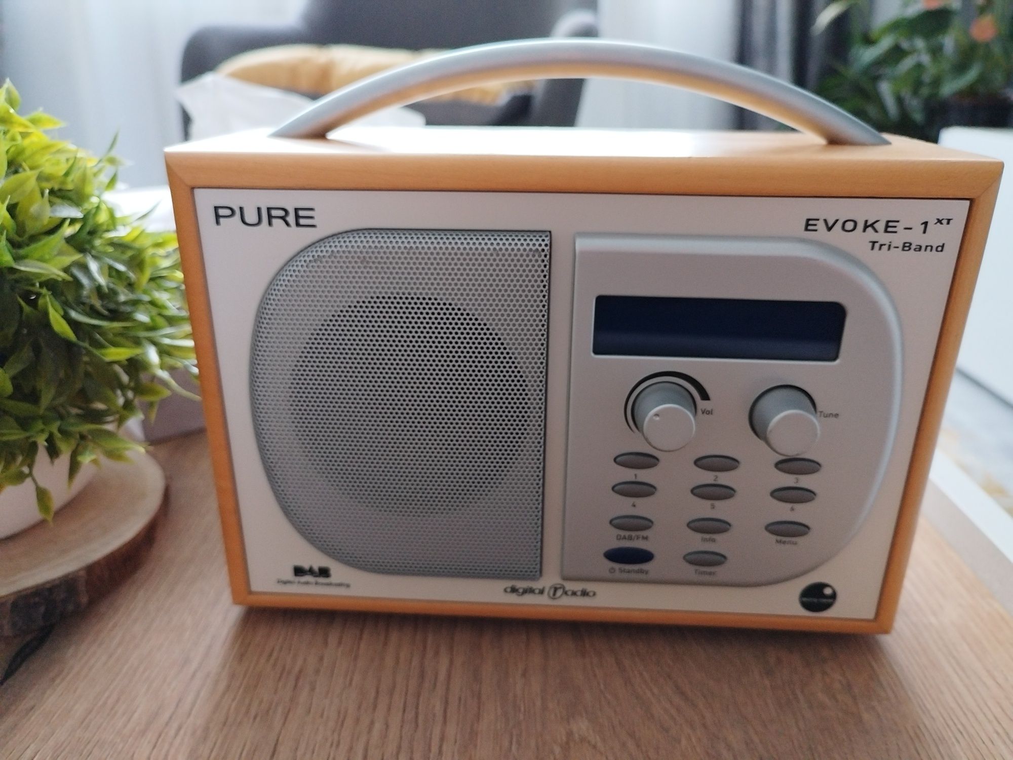 Radio EVOKE-1xt_ Pure digital Tri-Band