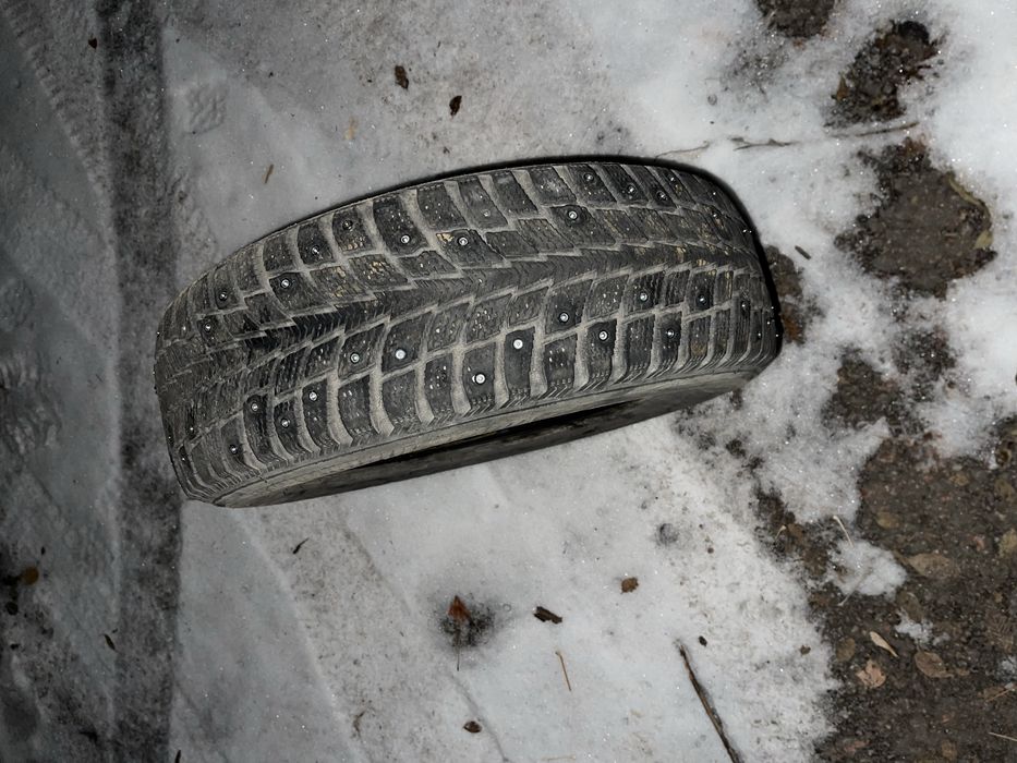 Шины шипованные зимные бу