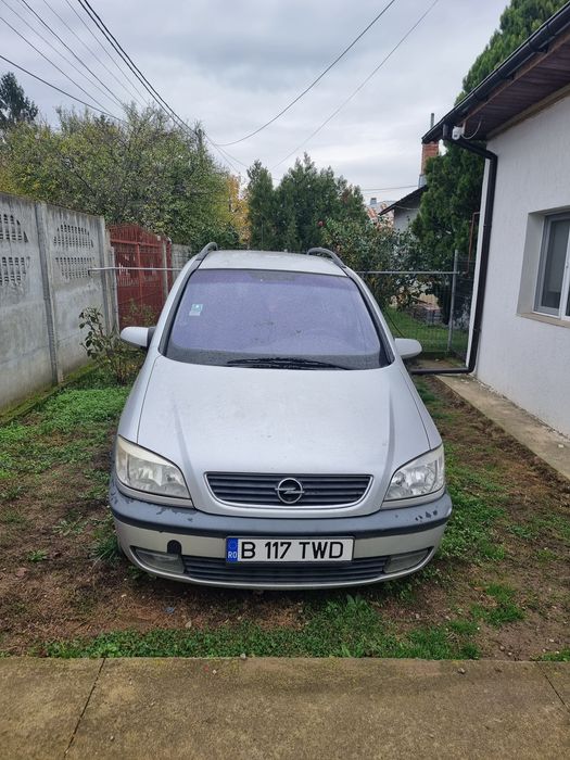 Vând Opel zafira