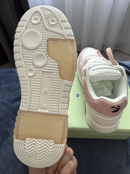 Off White ‘Out of office’ // Premium