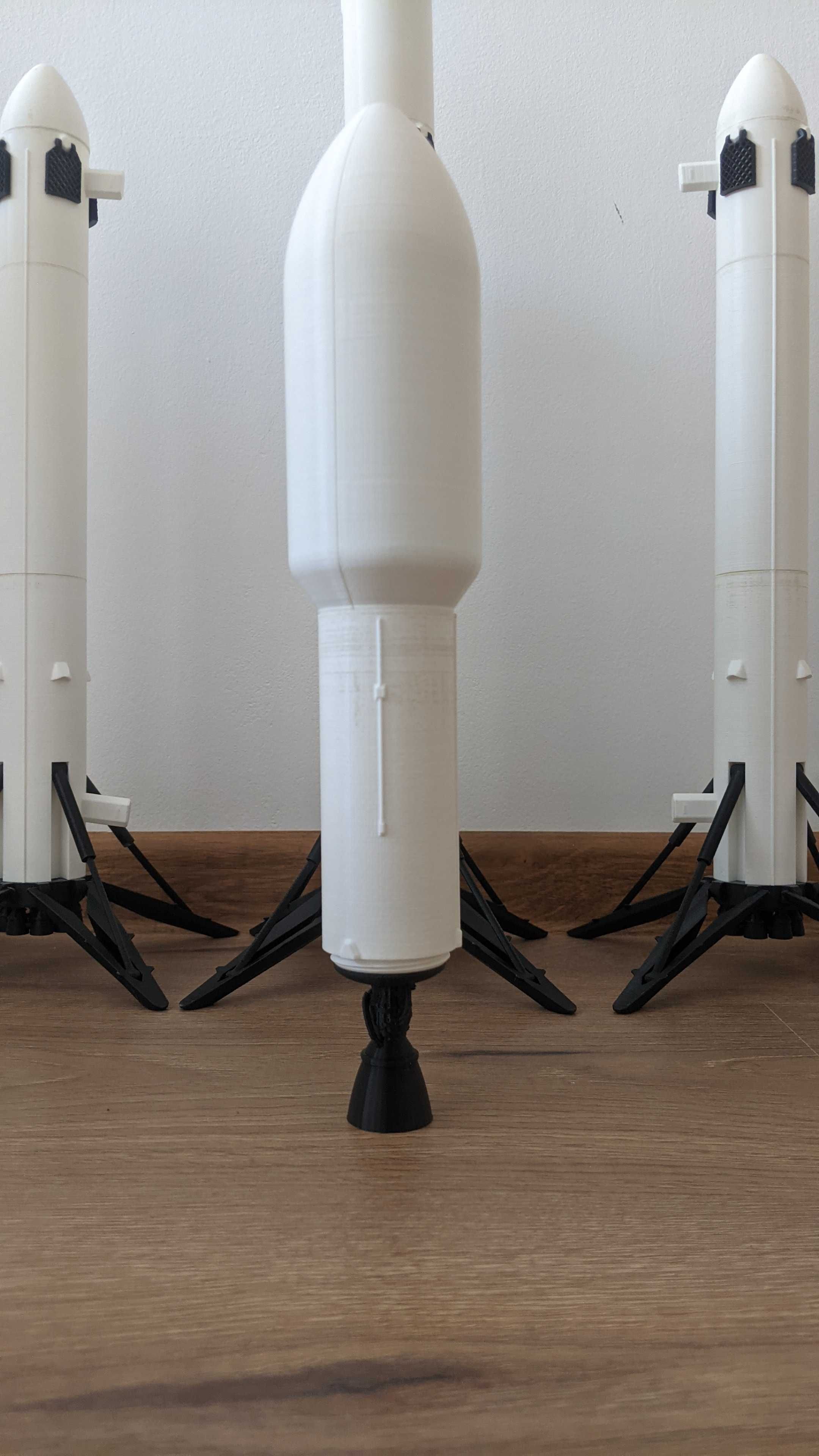 3D Printed SpaceX Falcon Heavy Scale Model