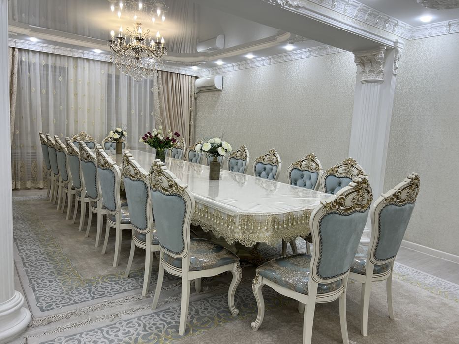 Стол со стулями