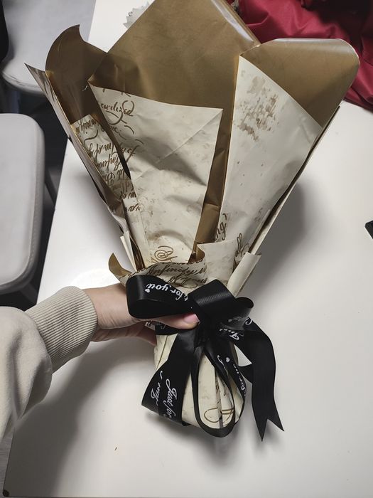 Вечни букети от сатенени рози