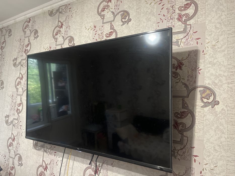 TLC smart TV в отличном состоянии