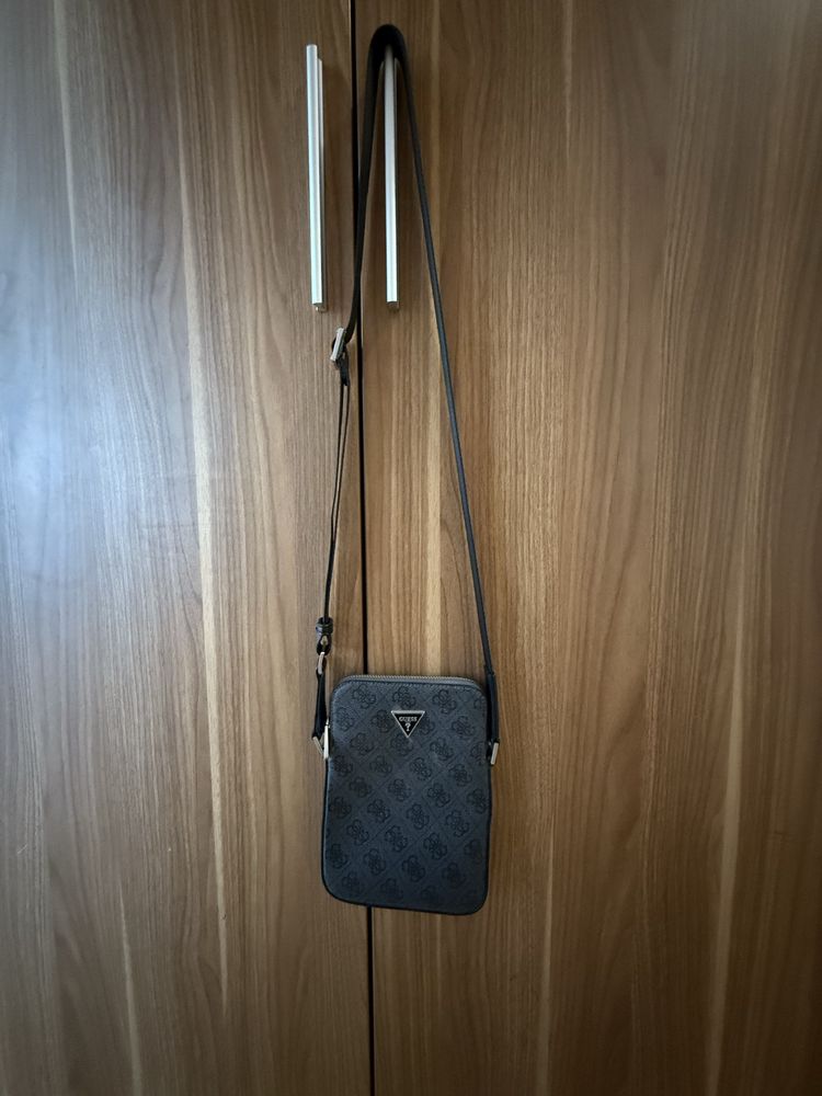Оригинална чантичка GUESS