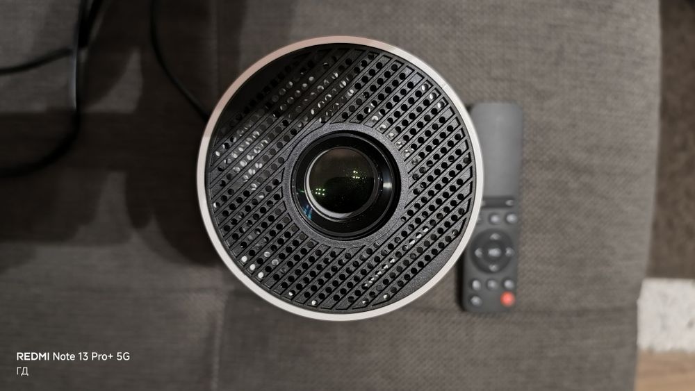 Проектор с андоид за домашно кино изживяване