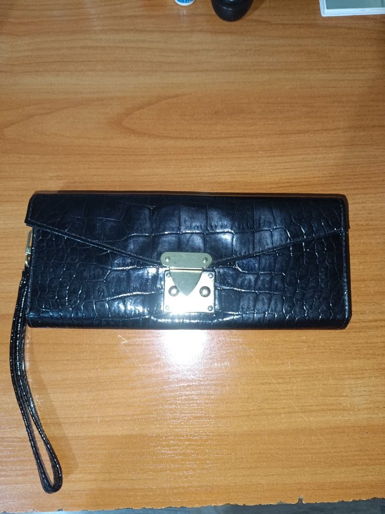 Продам клатч в хорошем состоянии