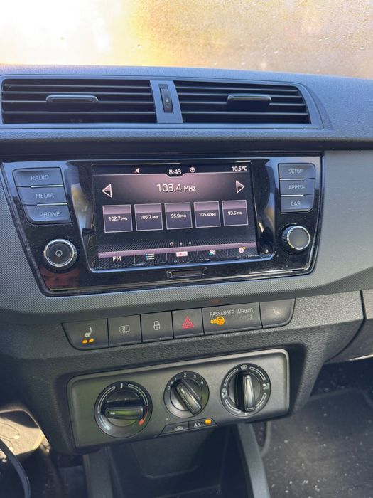 Vand SKODA FABIA 3 facelift 999benzina 2018 usor avariat 4600e Fix