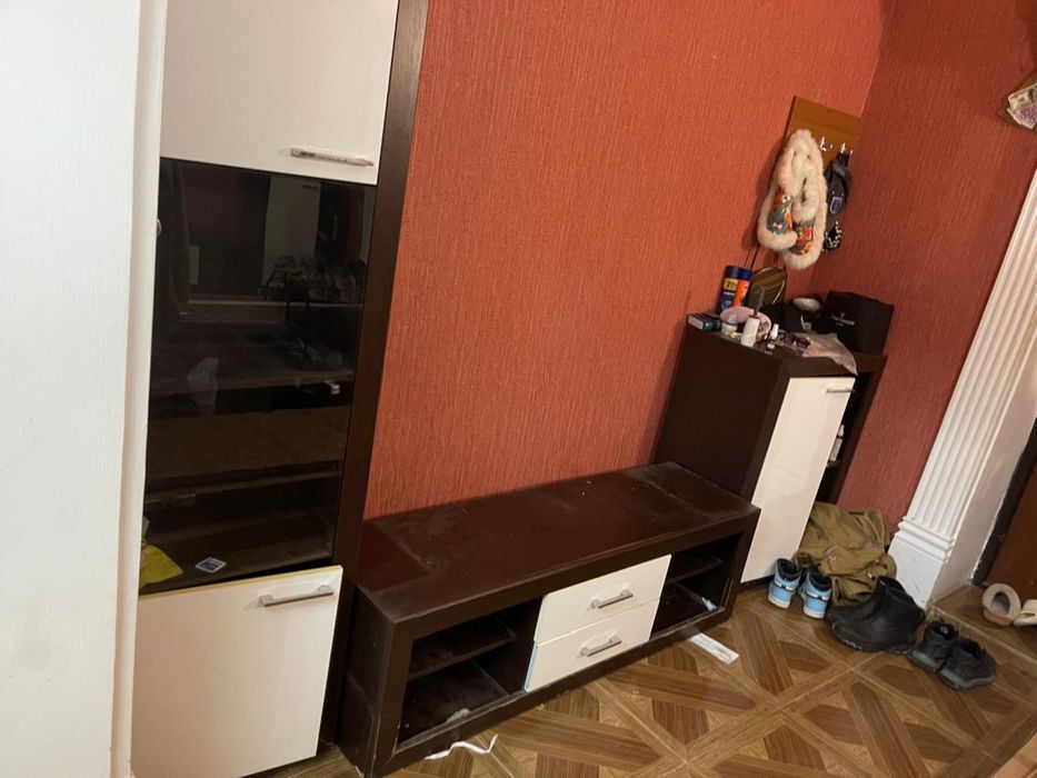 Мебель в прихожую , стенка