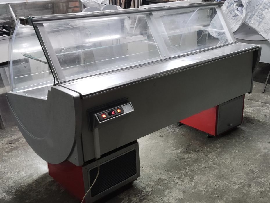 Хладилна щандова витрина