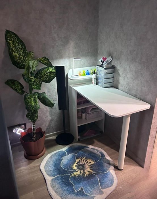 Раскладной маникюрный стол для Вашего бизнеса.  Удобный и компактный