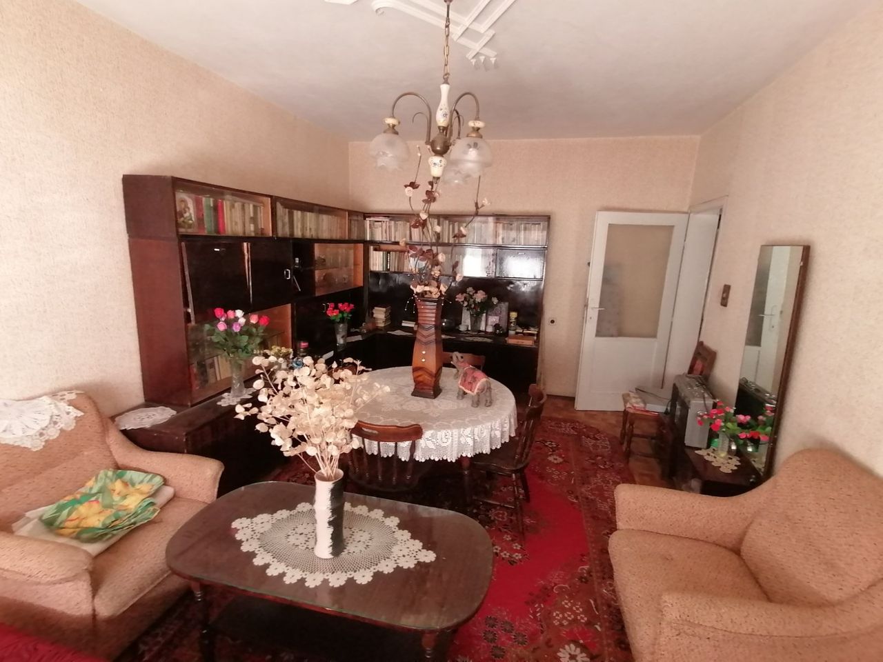 Дава се под наем Тристаен апартамент в Асеновград - 90 кв.м за 306 € - Снимка #4