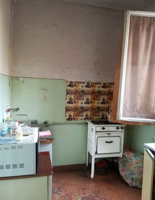 Продаётся 2х комнатная 2/2/4 Массив Феруза