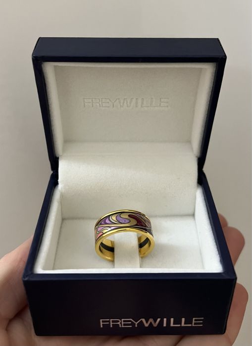 Кольцо от бренда Freywille.