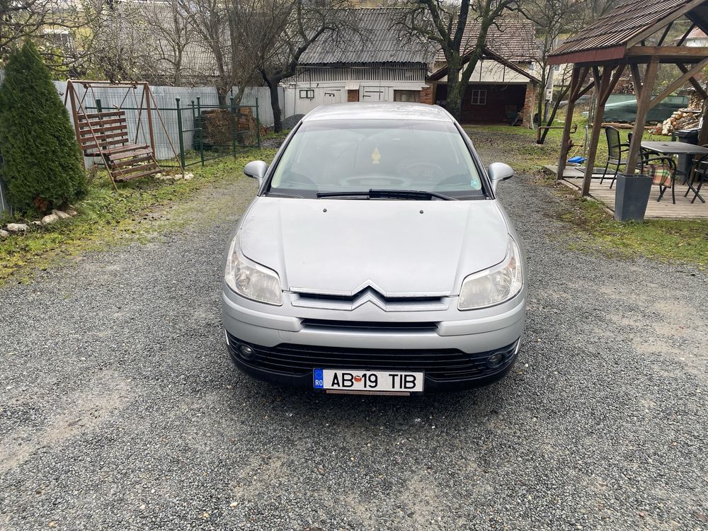 Citroen C4 sedane