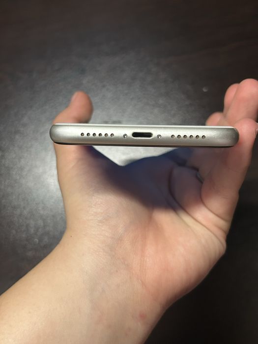 IPhone 11, 64GB използван