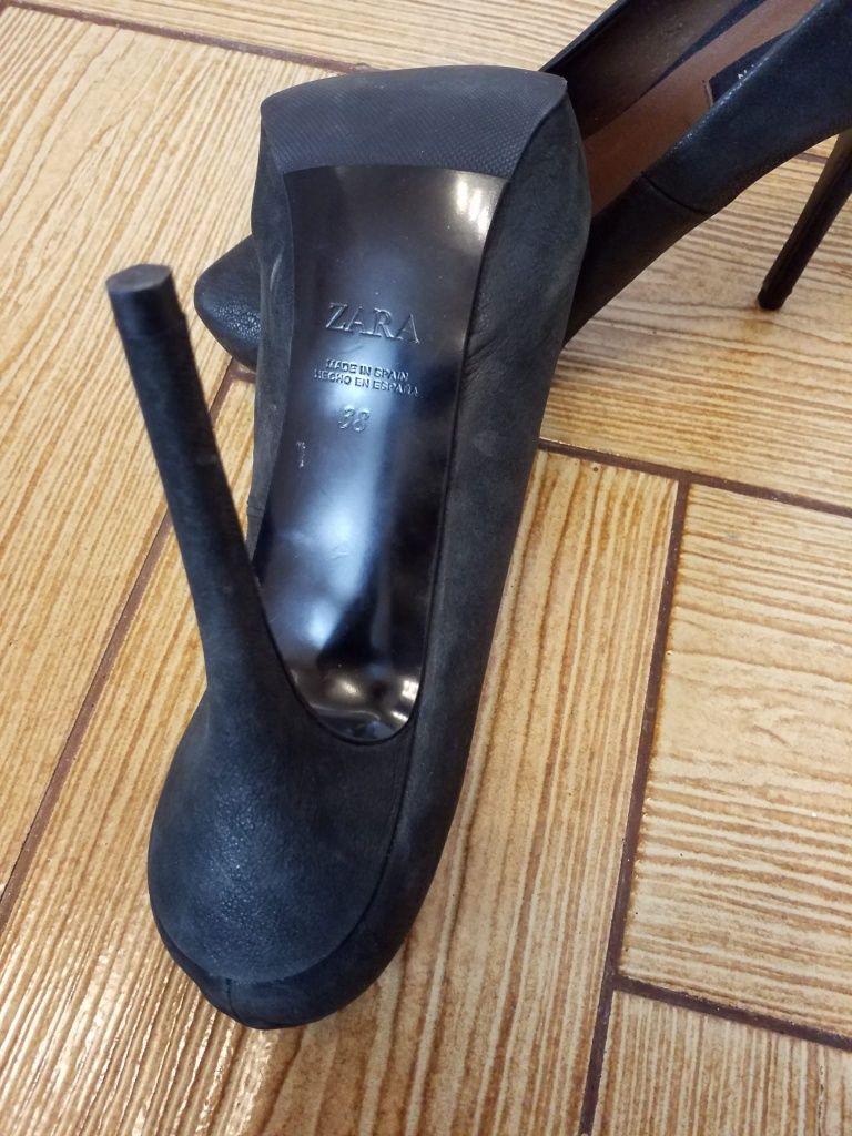 Pantofi mărime 38. Zara Woman.